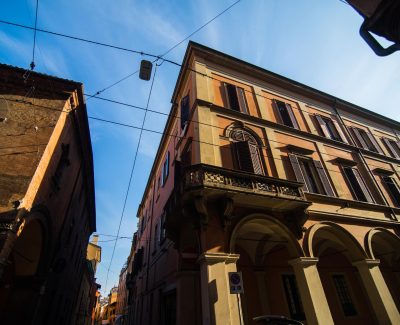 medieval-street-portico-with-bright-colored-houses-in-the-old-town-in-the-sunny-day-bologna-emilia-romagna-italy-min